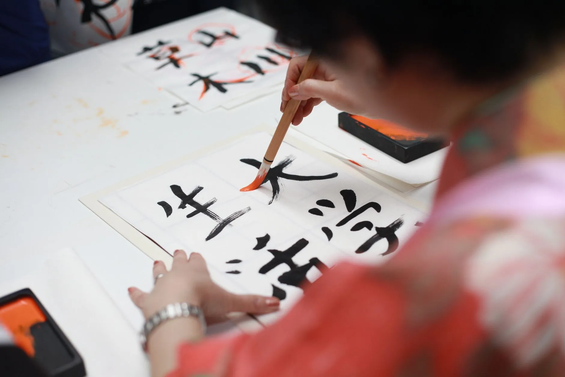 教学一体机在智慧课堂中的应用案例与互动技术发展趋势