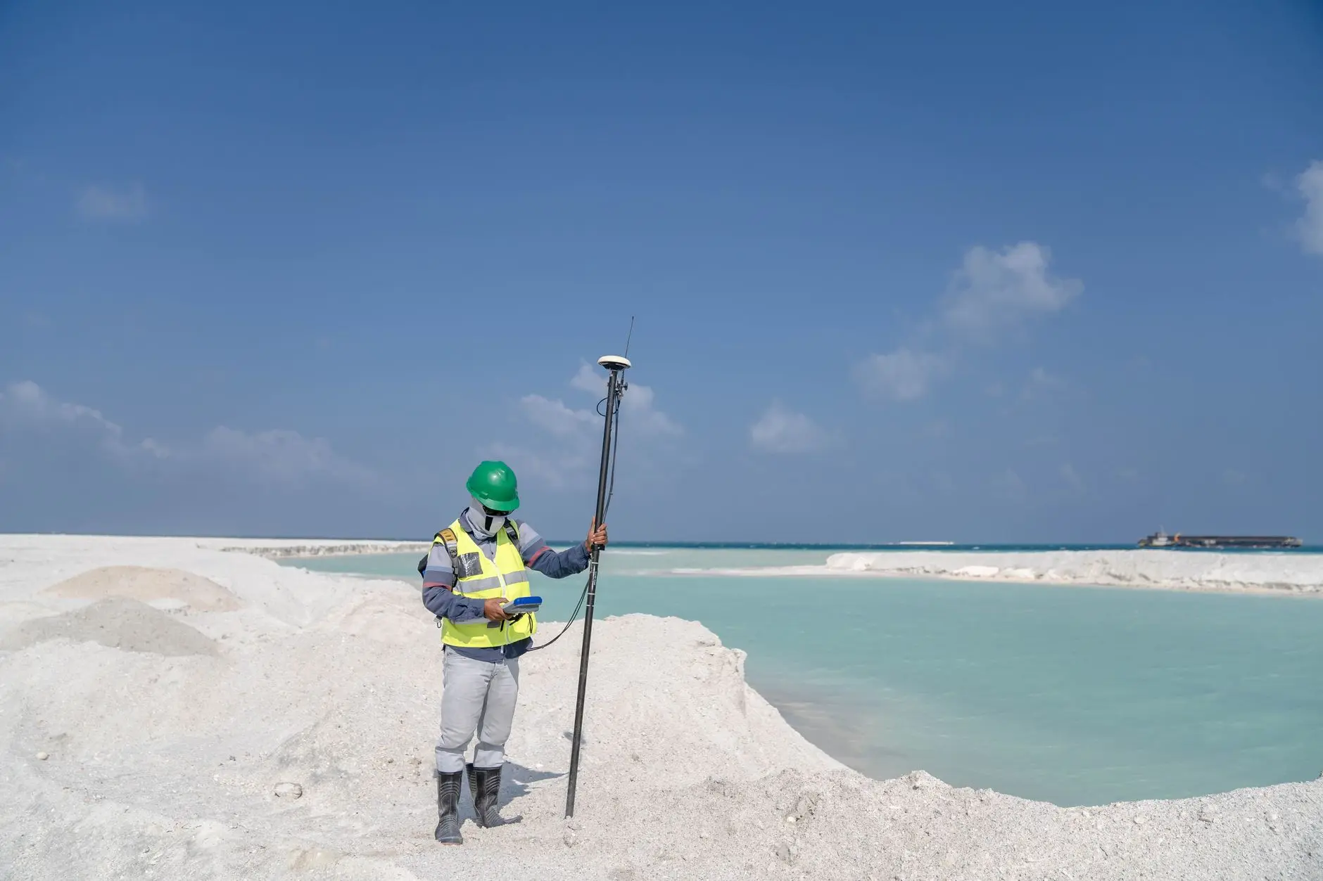 2025年湖北教育多媒体设备采购趋势与智慧教室建设要点解析封面图