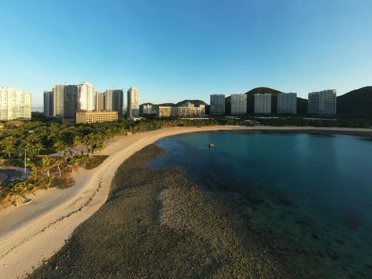 教育多媒体设备技术迭代方向与课堂教学融合趋势解析