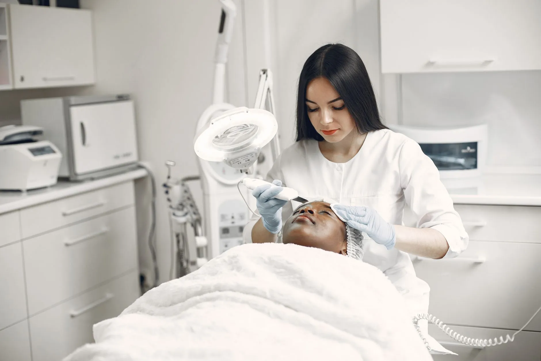 湖北省教育多媒体设备采购指南：教学一体机与电子白板选型要点