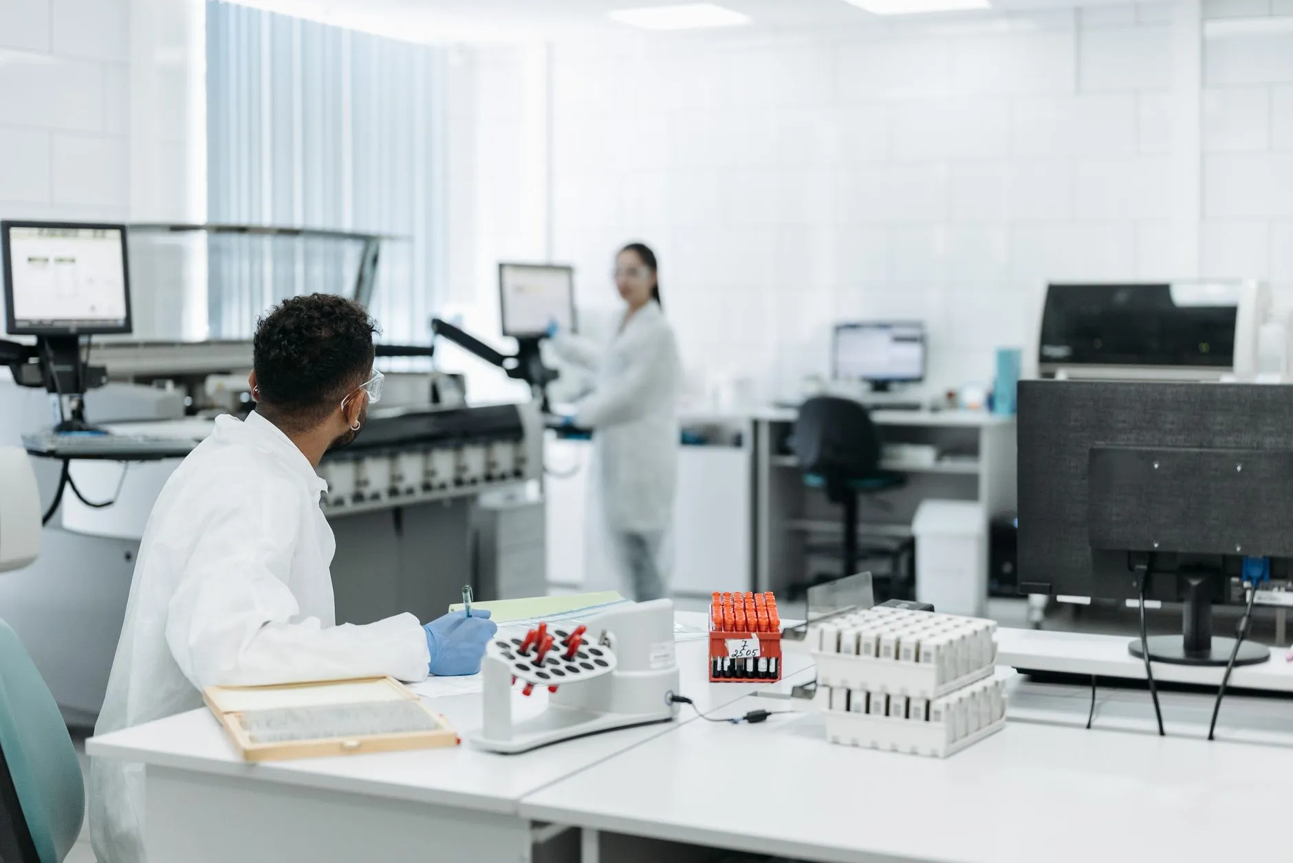 2025年教学一体机技术升级方向与智慧课堂应用趋势解析