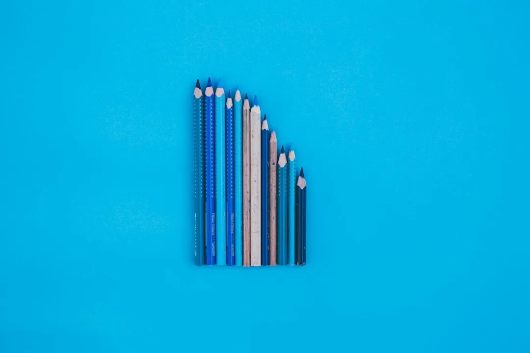 教学一体机与电子白板在智慧课堂中的应用对比